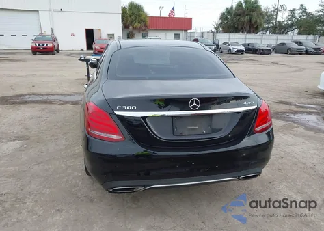 2015 Mercedes-Benz C 300 4Matic из США, поврежденный, VIN 55SWF4KB7FU083157